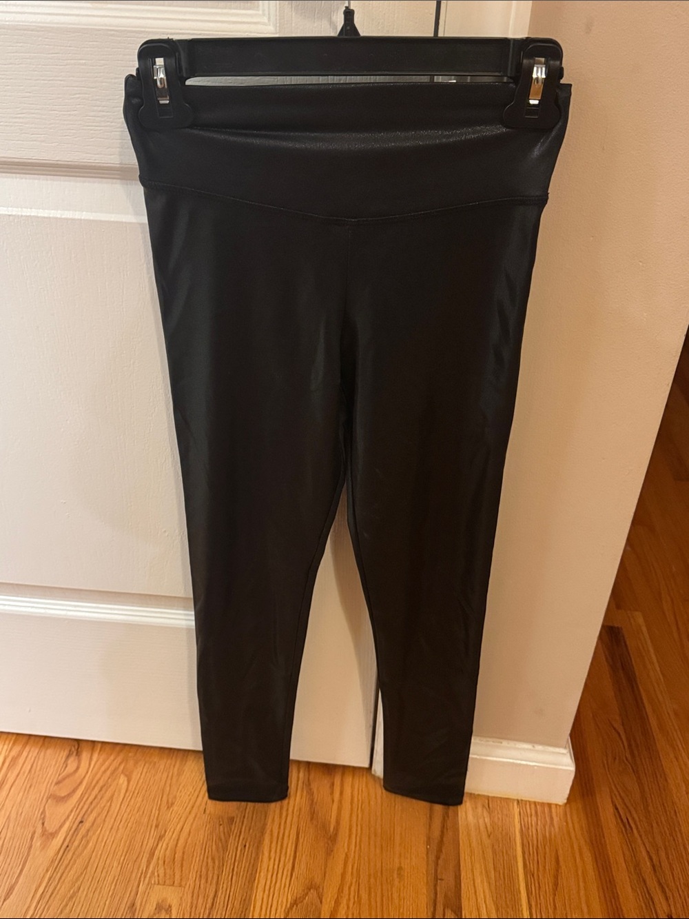 Black High-Waist Shiny Leggings
